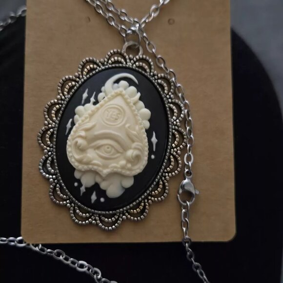 OUIJA PLANCHETTE CAMEO NECKLACE - 20 inches - NEW - Picture 3 of 5